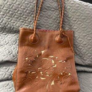 Beautiful Patricia Nash bag in wonderful condition.